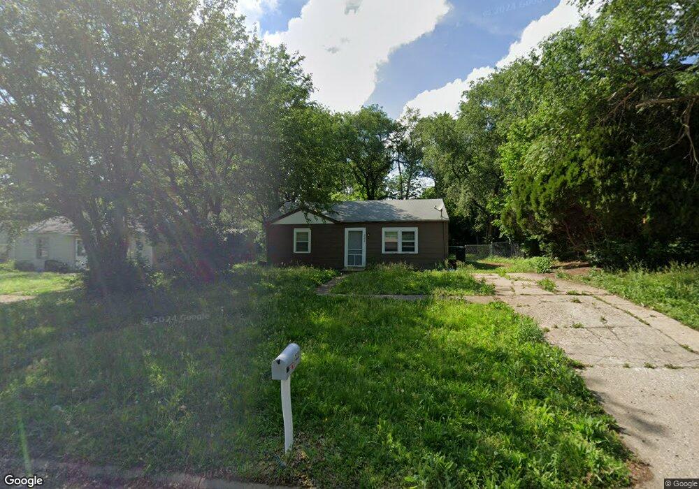 322 SE 35th Terrace, Topeka, KS 66605 - photo 1