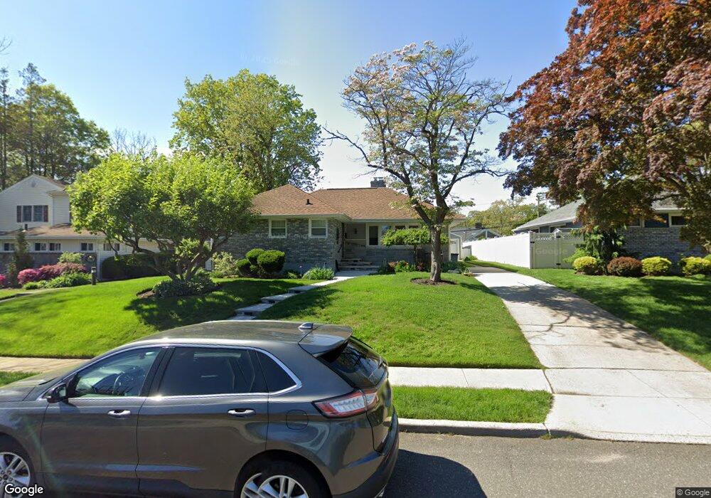 551 Mohawk Rd, West Hempstead, NY 11552 - photo 1