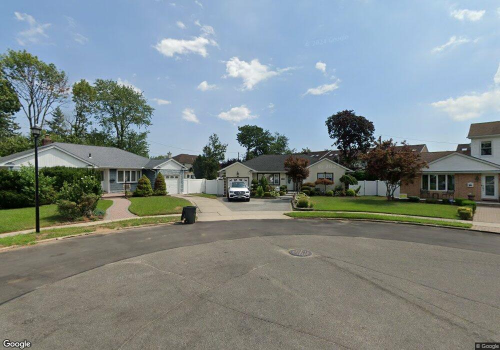 1121 Agnes Ct, Valley Stream, NY 11580 - photo 1