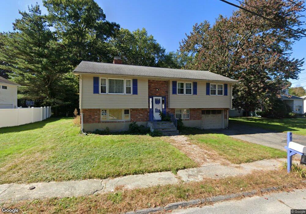 11 Parliament Ln unit 1, Woburn, MA 01801 - photo 1