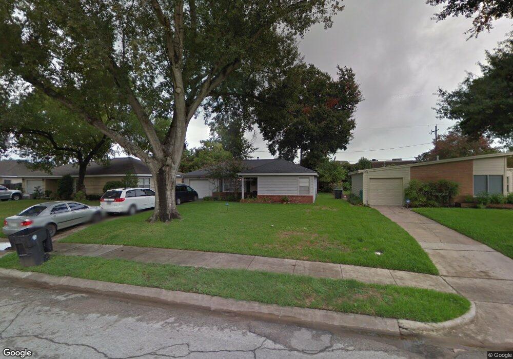 1750 Bayram Dr, Houston, TX 77055 - photo 1