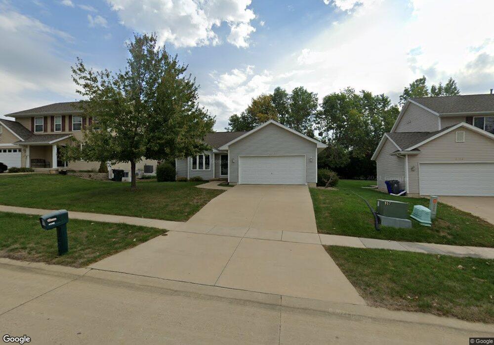 2123 25th St SW, Cedar Rapids, IA 52404 - photo 1