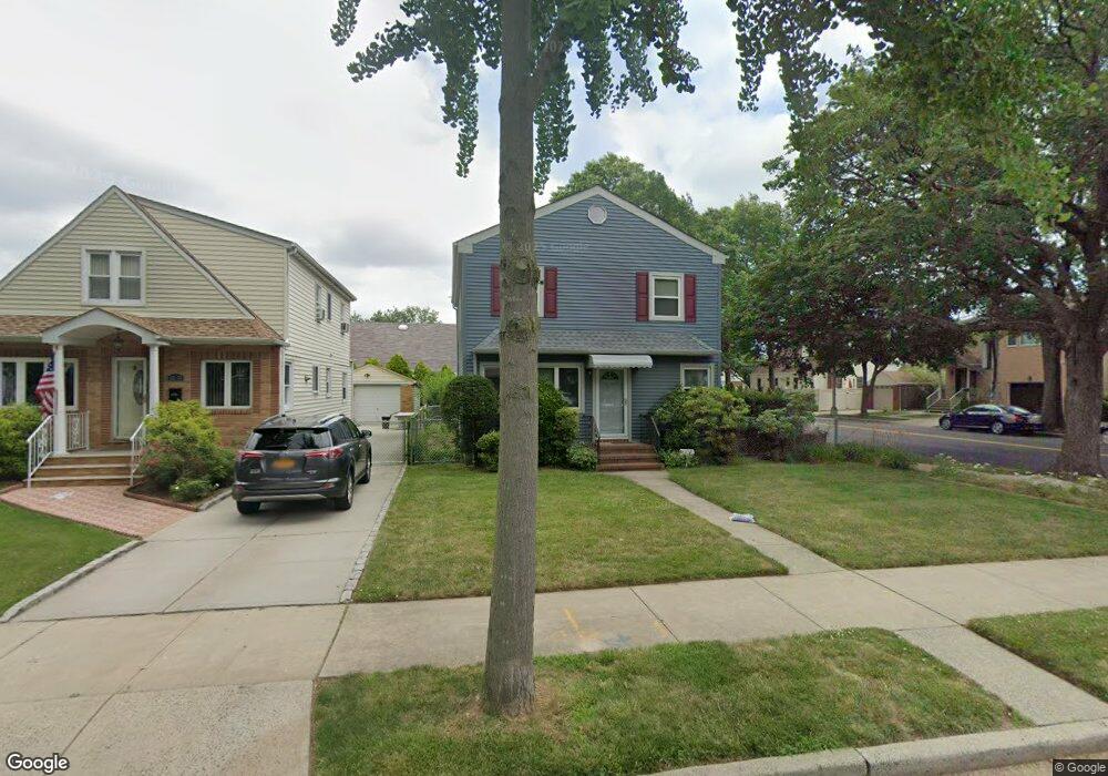 8269 266th St, Glen Oaks, NY 11004 - photo 1