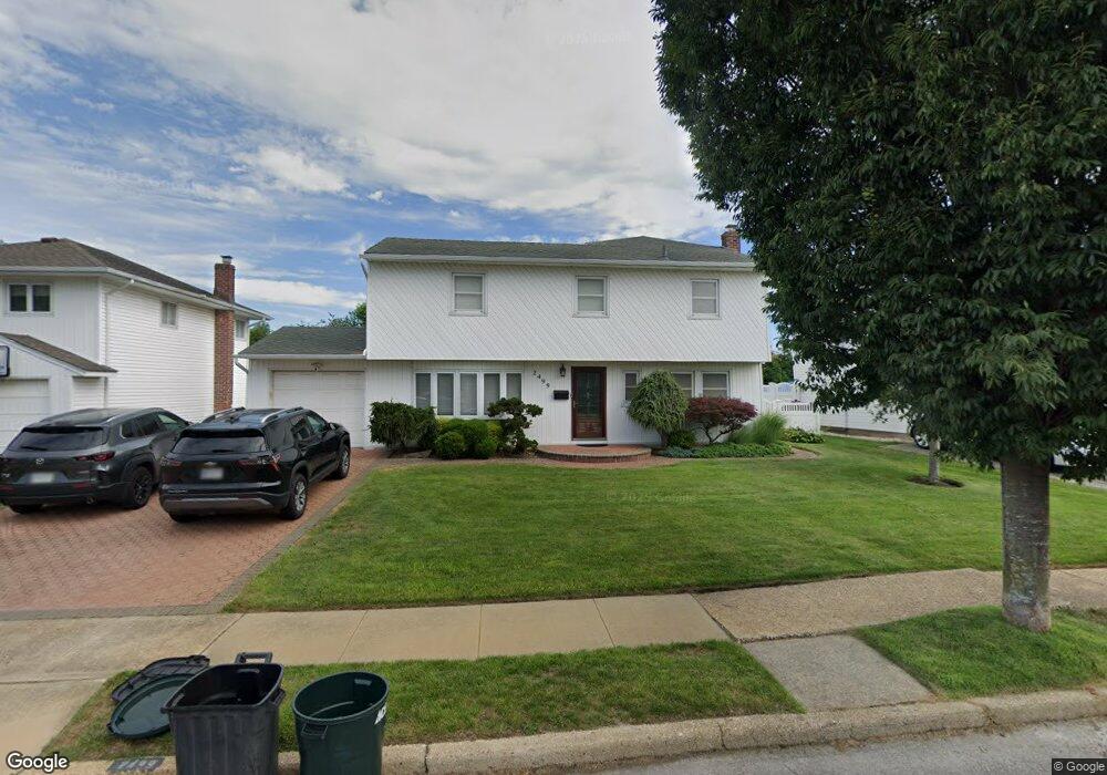 2499 Walters Ct, Bellmore, NY 11710 - photo 1