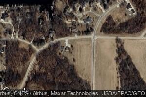 17 Oak Run Dr, Dahinda, IL 61428