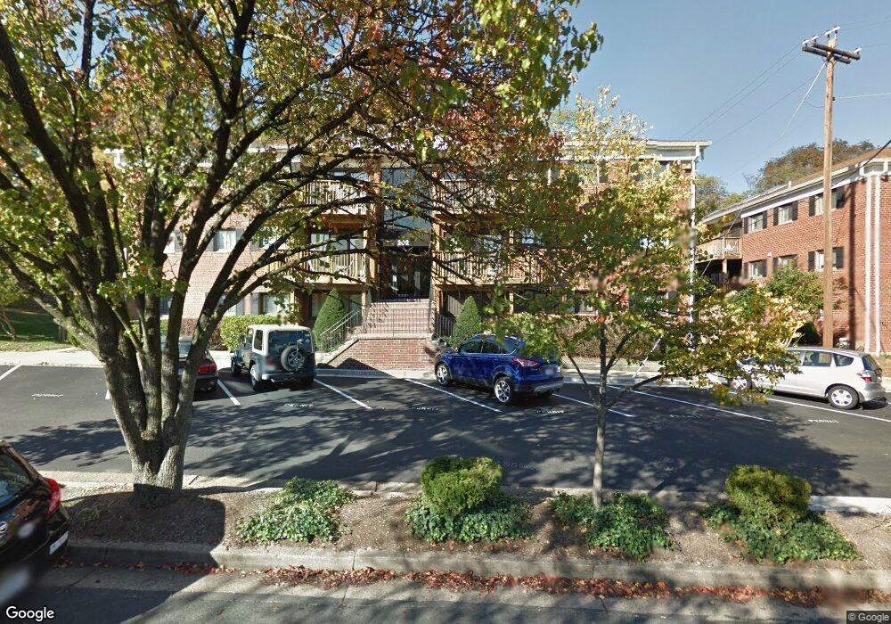 202 Skyhill Rd unit 3-202, Alexandria, VA 22314 - photo 1