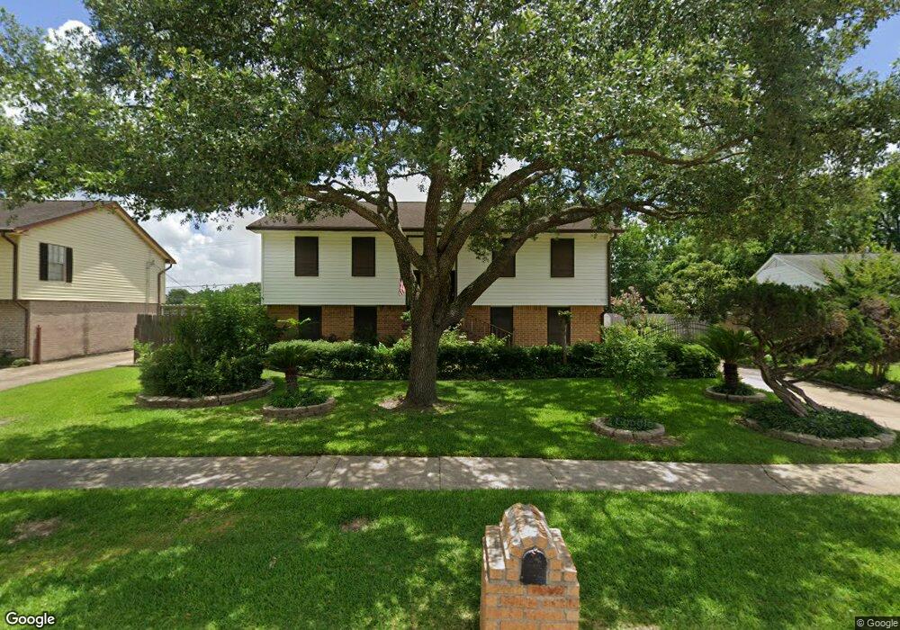 409 E Castle Harbour Dr, Friendswood, TX 77546 - photo 1