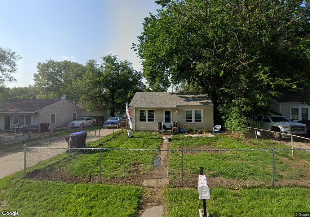 710 SE 34th St, Topeka, KS 66605 - photo 1