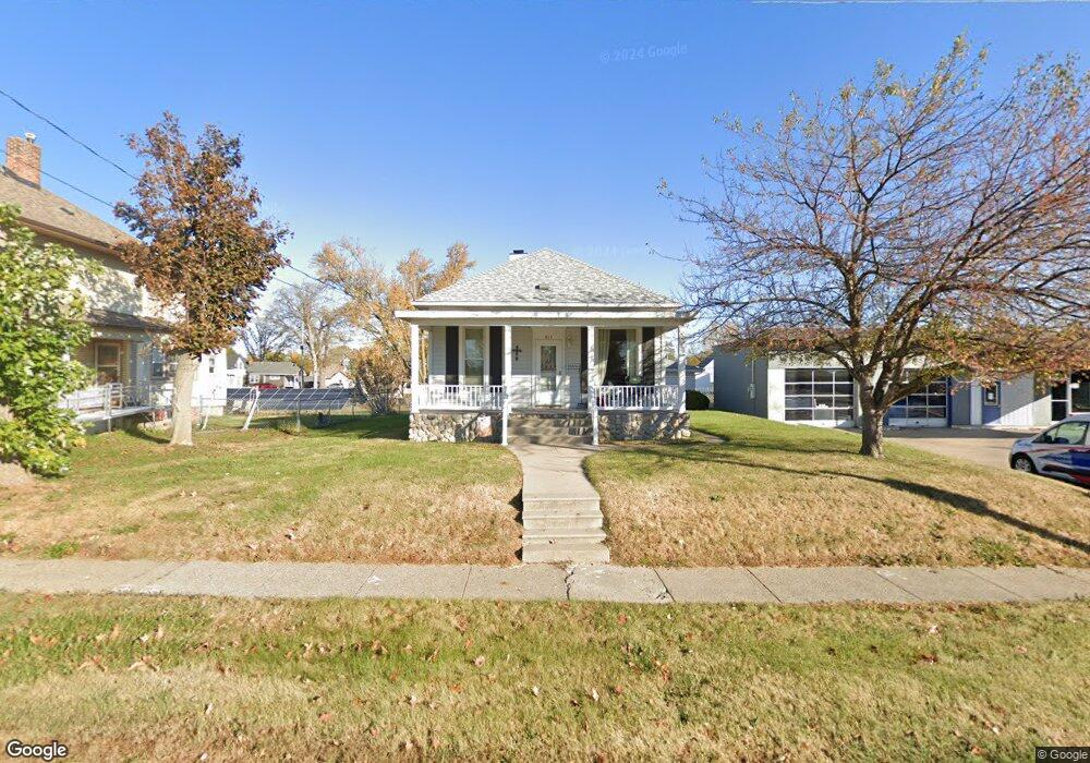 812 1st Ave W, Newton, IA 50208 - photo 1