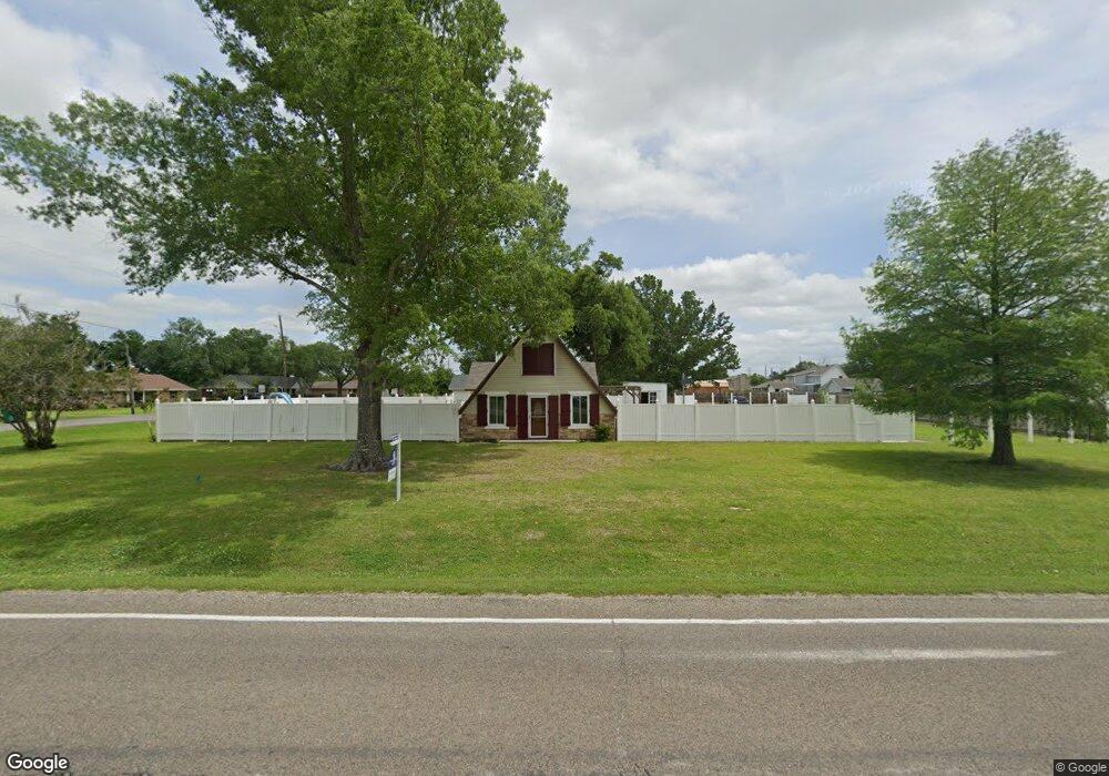 729 N Lake Ct, Lake Charles, LA 70605 - photo 1