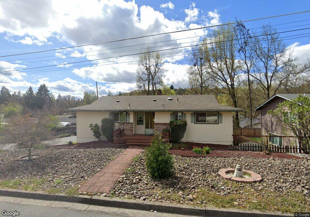 1332 NW Hawthorne Ave, Grants Pass, OR 97526 - photo 1