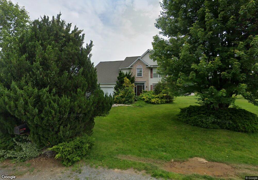 704 Franklin Square Dr, Chambersburg, PA 17201 - photo 1