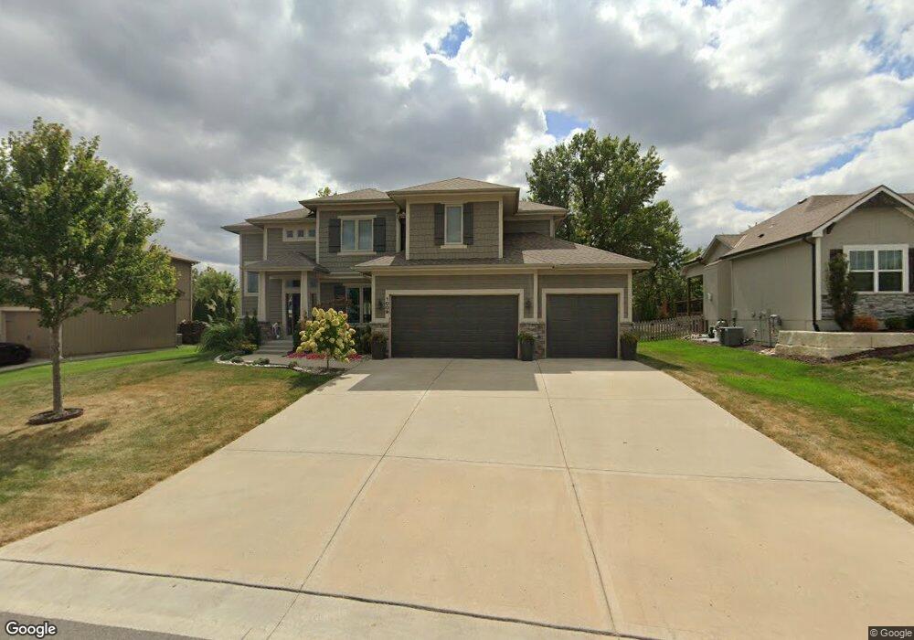 1009 SW Drake Cir, Lees Summit, MO 64082 - photo 1