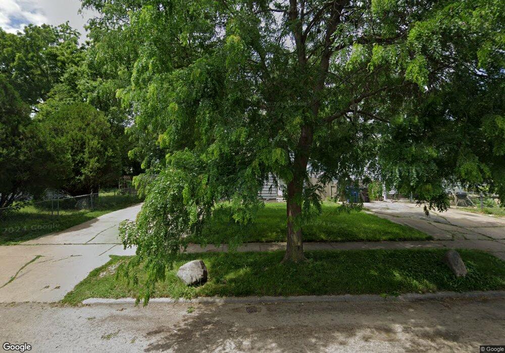 814 E 27th Ct, Des Moines, IA 50317 - photo 1