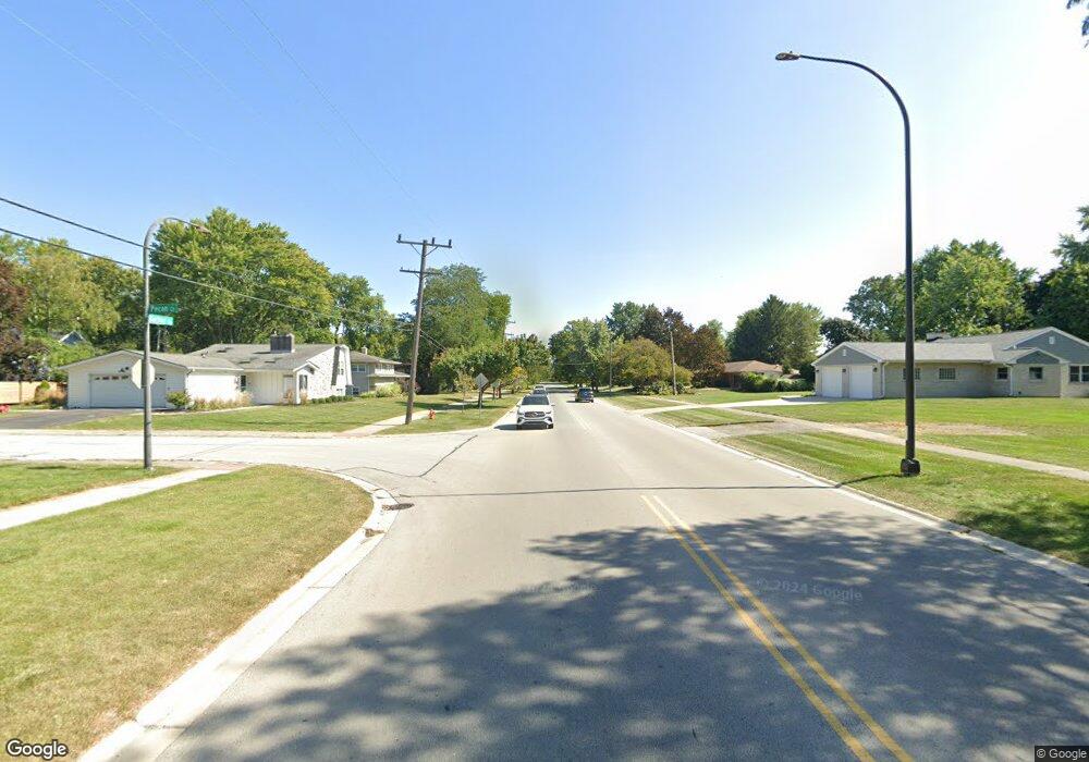 516 W Gartner Rd, Naperville, IL 60540 - photo 1