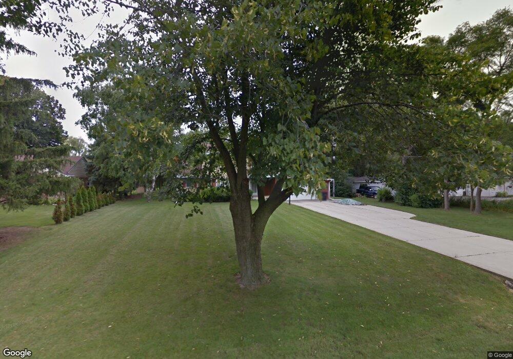 N81W16223 Robinhood Dr, Menomonee Falls, WI 53051 - photo 1