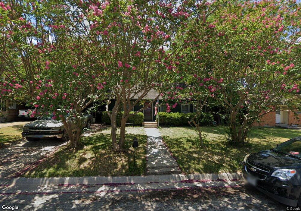 1608 Elizabeth St, Gainesville, TX 76240 - photo 1