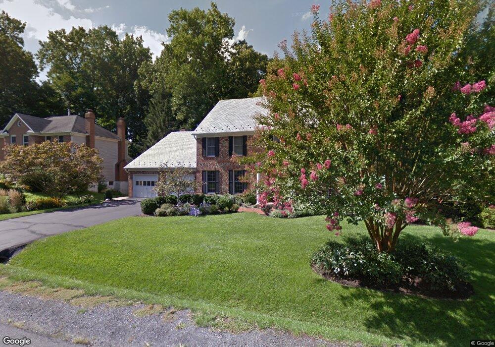 10827 Fieldwood Dr, Fairfax, VA 22030 - photo 1