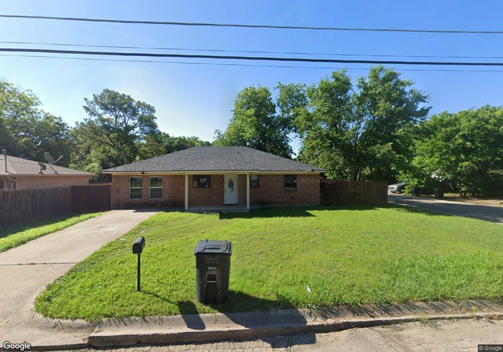 709 W Lone Star Ave, Cleburne, TX 76033 - photo 1