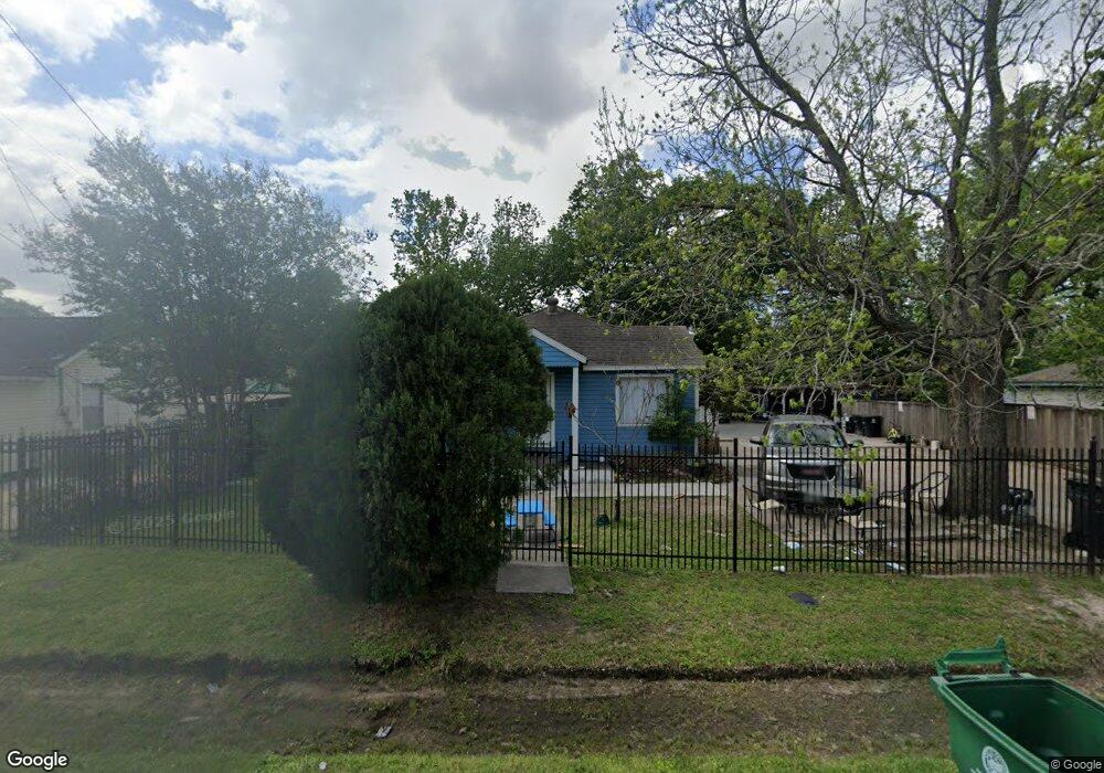 1302 Charnwood St, Houston, TX 77022 - photo 1