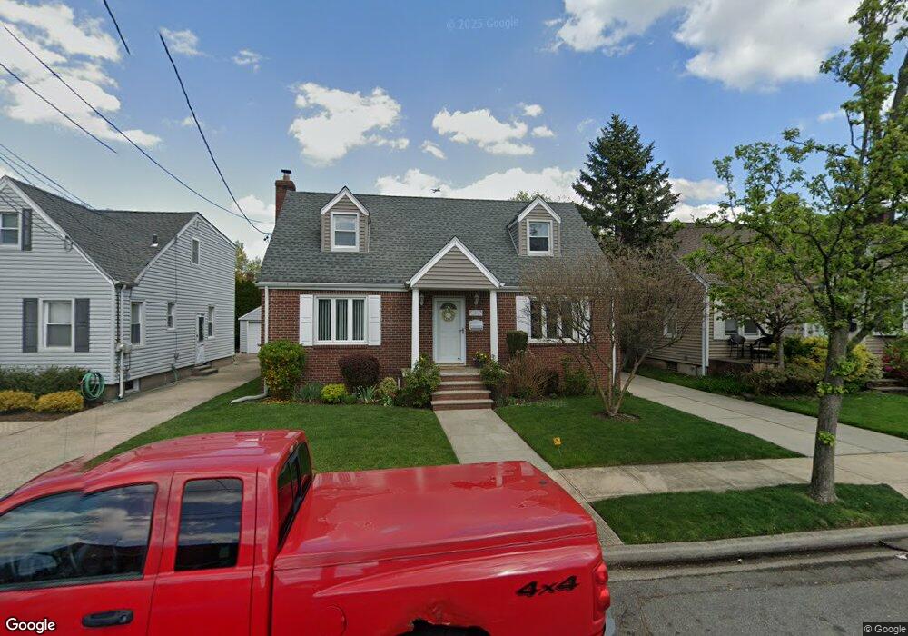 22 Lincoln Ave, New Hyde Park, NY 11040 - photo 1