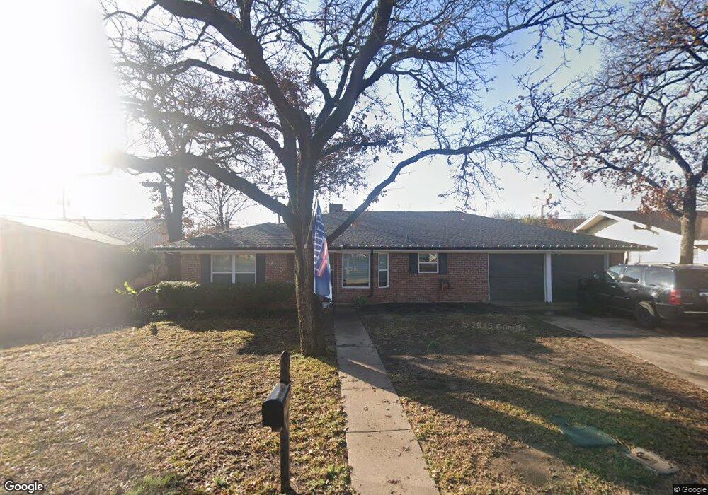 705 Thousand Oaks Dr, Hurst, TX 76054 - photo 1