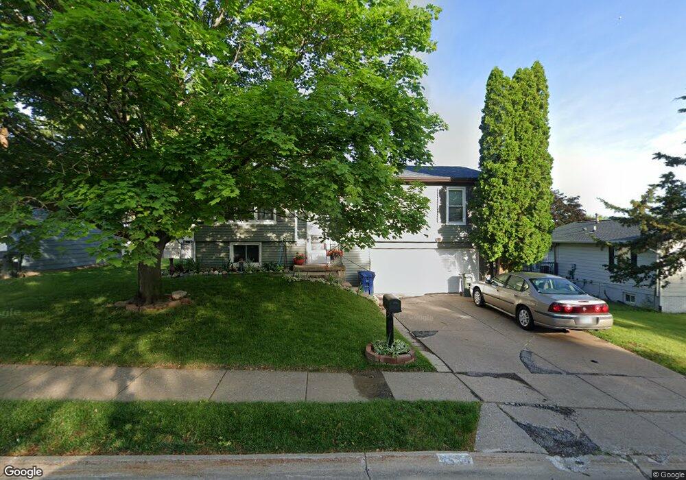 5514 N Linwood Ave, Davenport, IA 52806 - photo 1