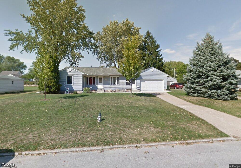 1521 W 3rd St, Cedar Falls, IA 50613 - photo 1