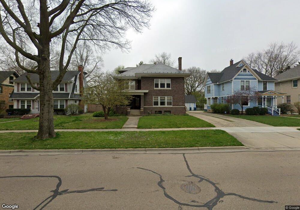 810 W Downer Place, Aurora, IL 60506 - photo 1