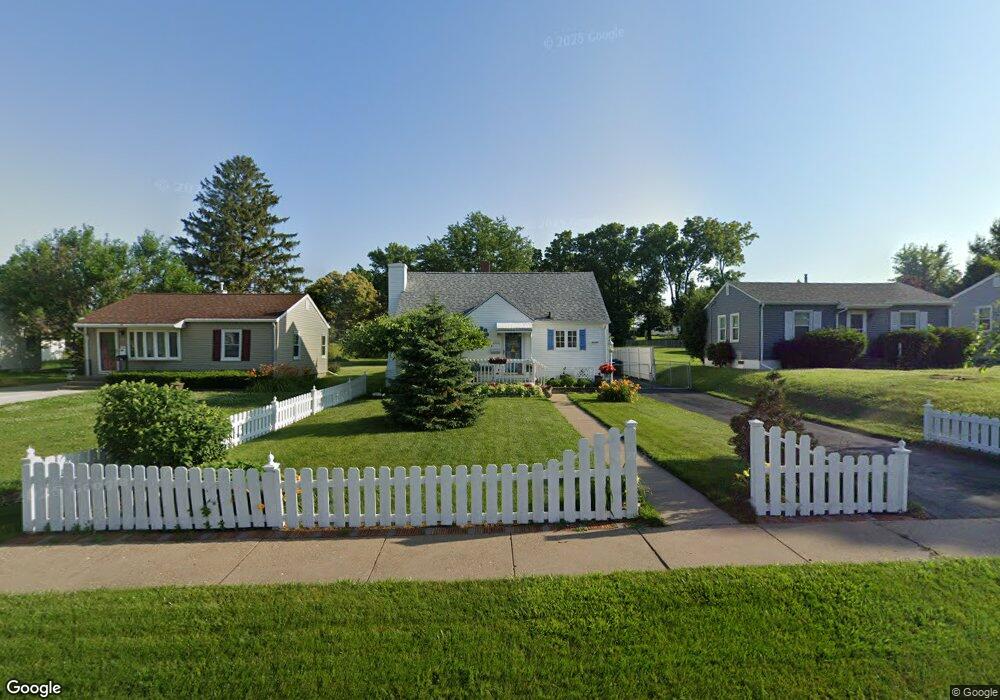 1516 W 38th St, Davenport, IA 52806 - photo 1