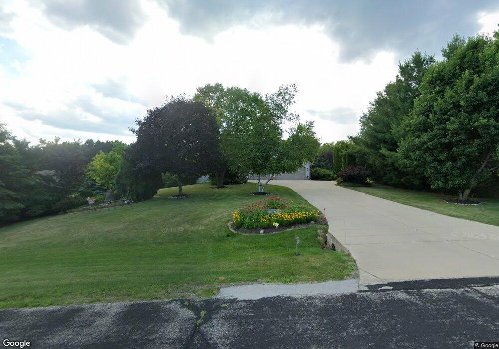 W271N5275 Jessica Dr, Pewaukee, WI 53072 - photo 1
