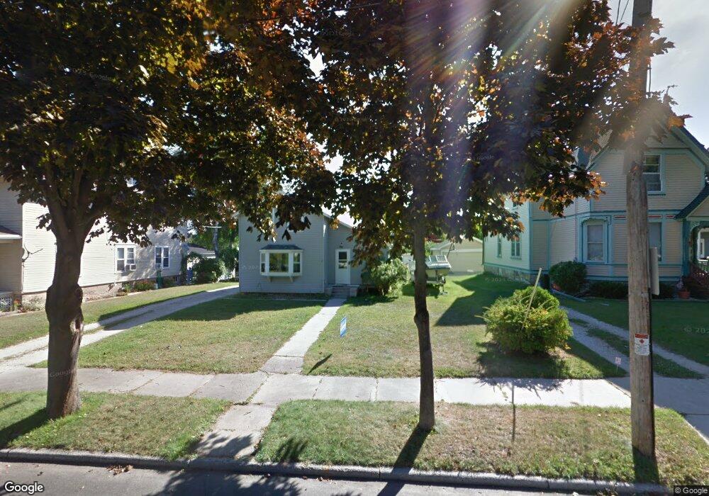 711 N 6th St, Manitowoc, WI 54220 - photo 1