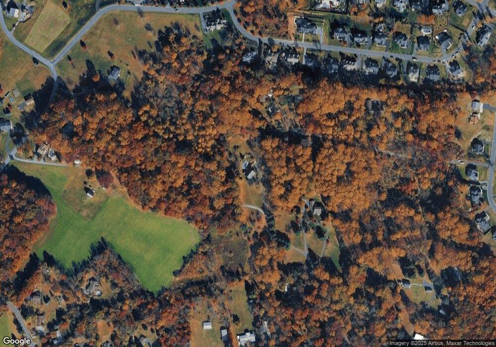 5739 Applebutter Hill Rd, Coopersburg, PA 18036 - photo 1