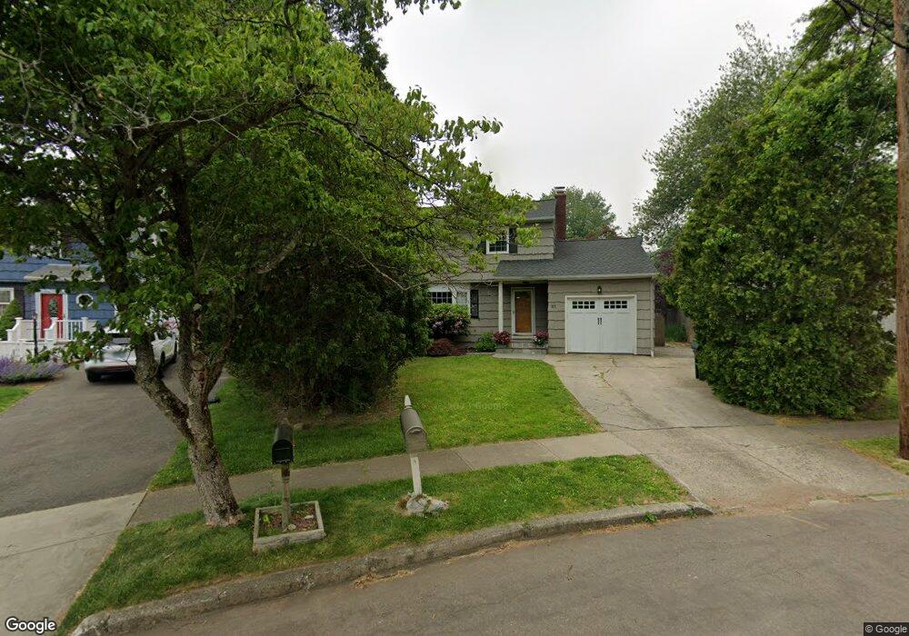 61 Pepperidge Cir, Fairfield, CT 06824 - photo 1