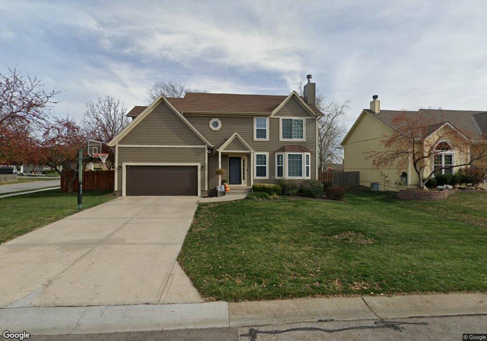 4815 Lakecrest Dr, Shawnee, KS 66218 - photo 1