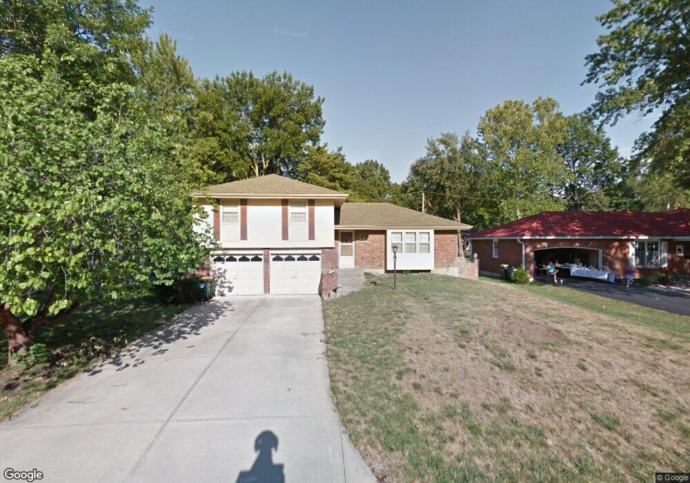 5209 Garnett St, Shawnee, KS 66203 - photo 1