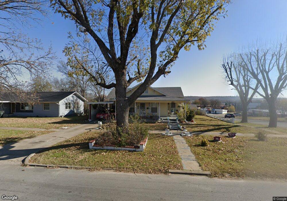 202 N 3rd St, Henryetta, OK 74437 - photo 1