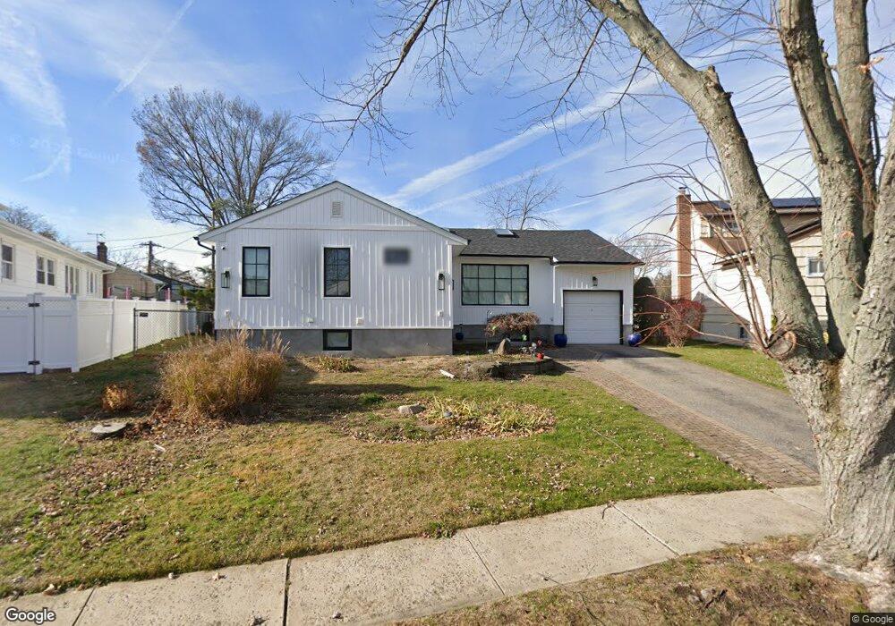 42 Crestwood Ln, Valley Stream, NY 11581 - photo 1