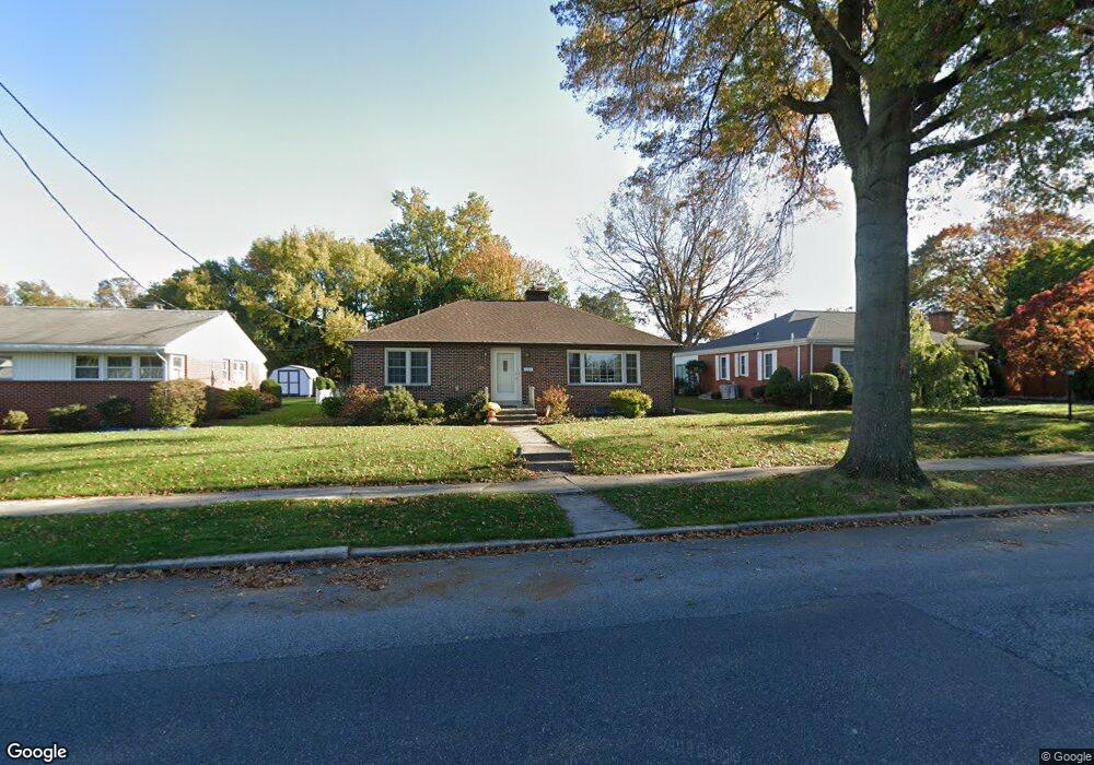 828 E Maple St, Palmyra, PA 17078 - photo 1