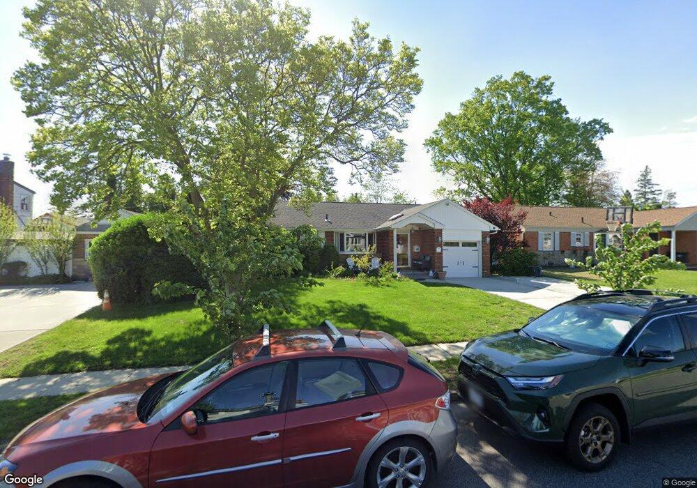 834 Hemlock St, Franklin Square, NY 11010 - photo 1