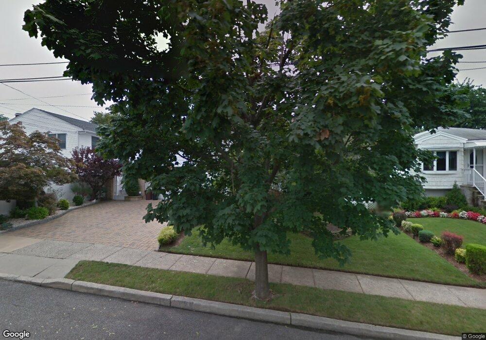 170 W Cedarview Ave, Staten Island, NY 10306 - photo 1