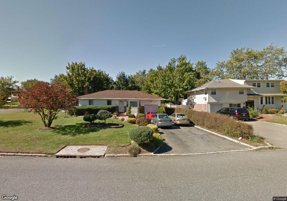 22 Ruth Blvd, ComMacK, NY 11725 - photo 1