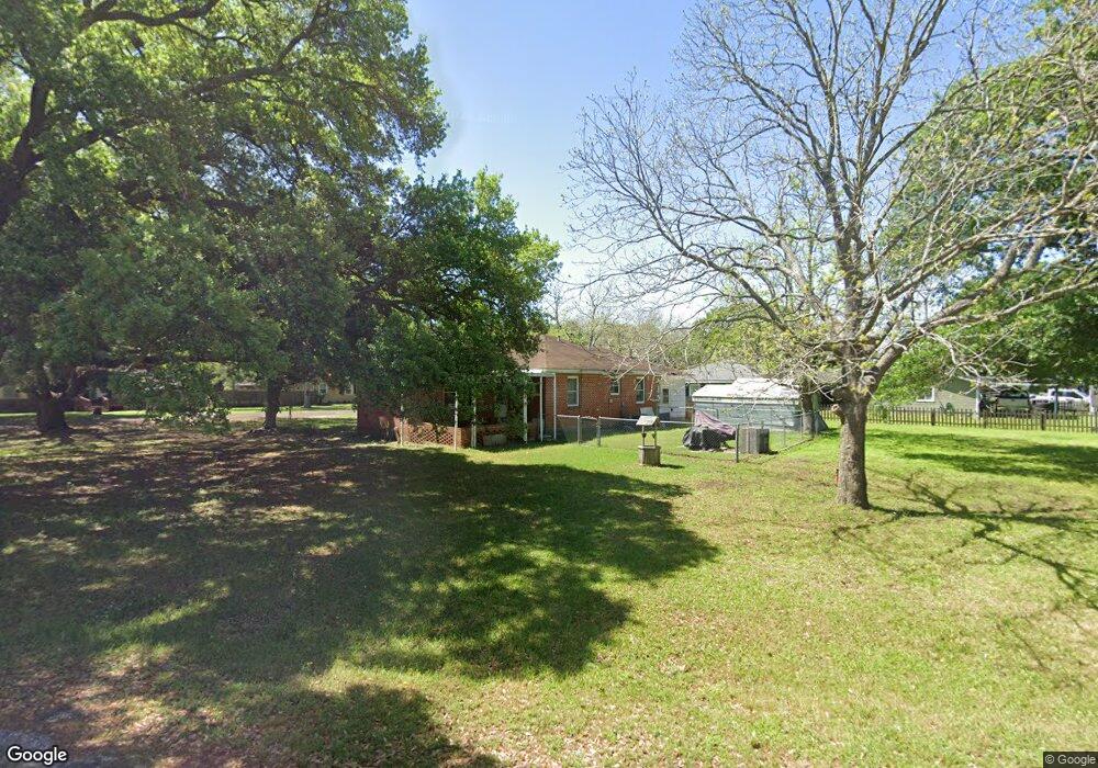 3205 15th St, Bay City, TX 77414 - photo 1