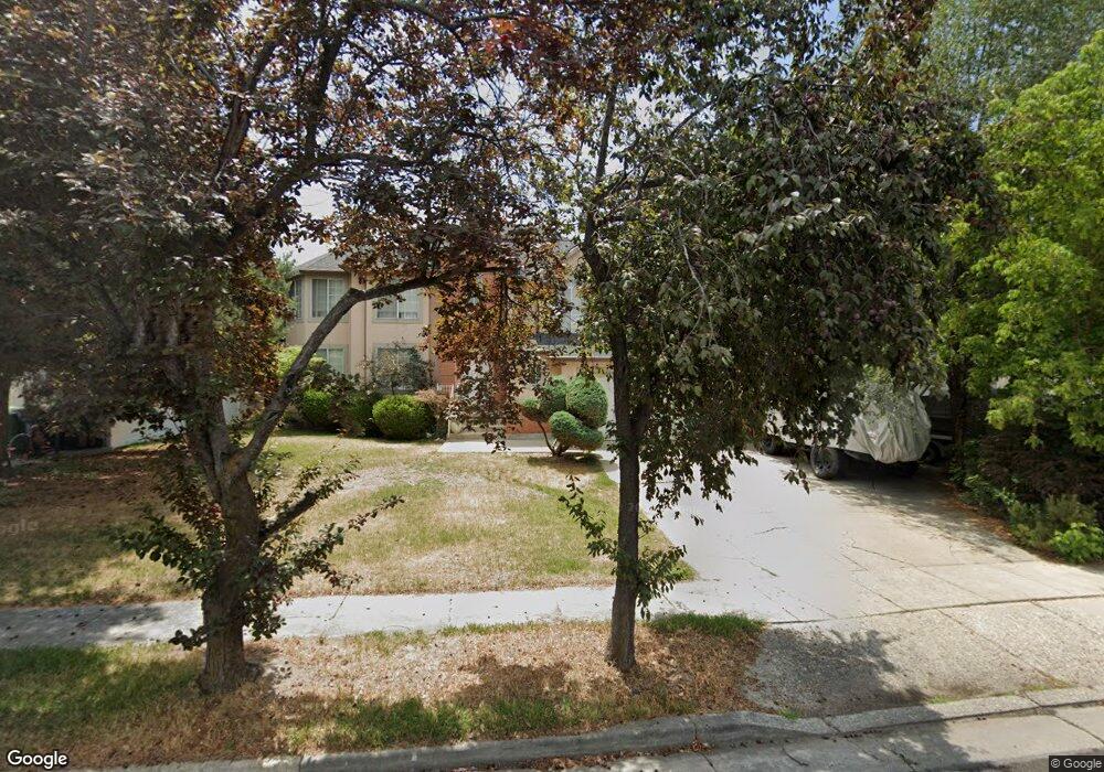 374 E Sandy Land Ln S, Sandy, UT 84070 - photo 1