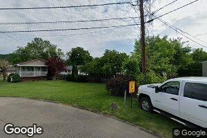 8 River St, Poca, WV 25159