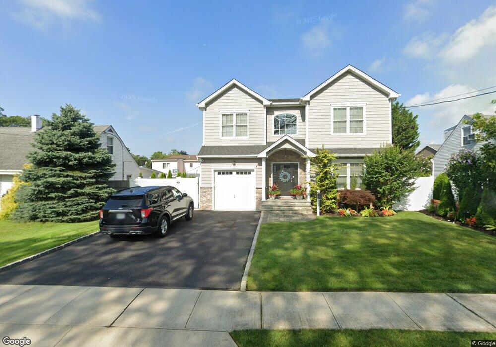 1488 Little Whaleneck Rd, Merrick, NY 11566 - photo 1