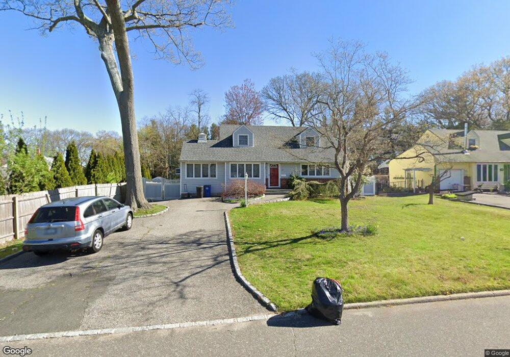 41 Crocus Ln, ComMacK, NY 11725 - photo 1
