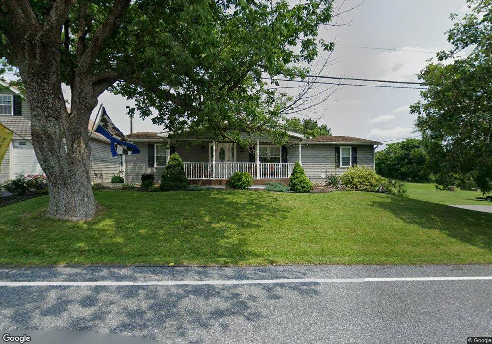 498 N Hokendauqua Dr, Bath, PA 18014 - photo 1