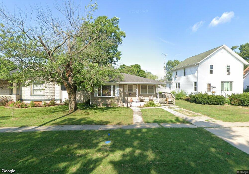 508 S Elm St, Three Oaks, MI 49128 - photo 1