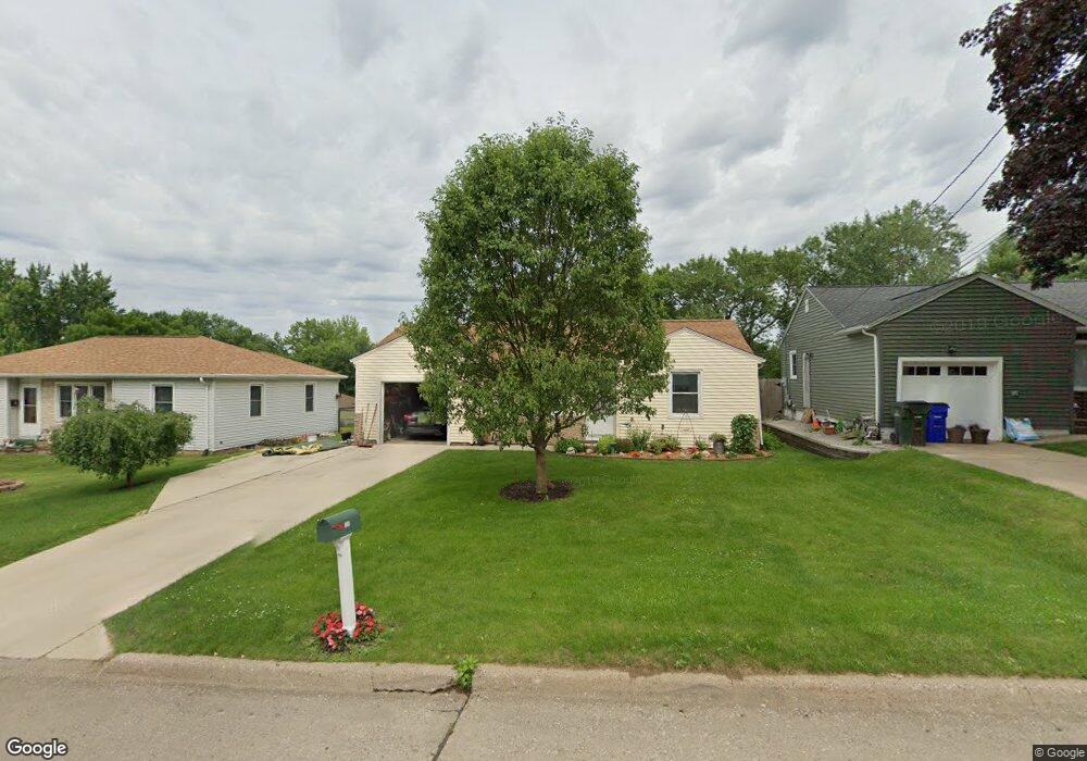 225 26th St NW, Cedar Rapids, IA 52405 - photo 1